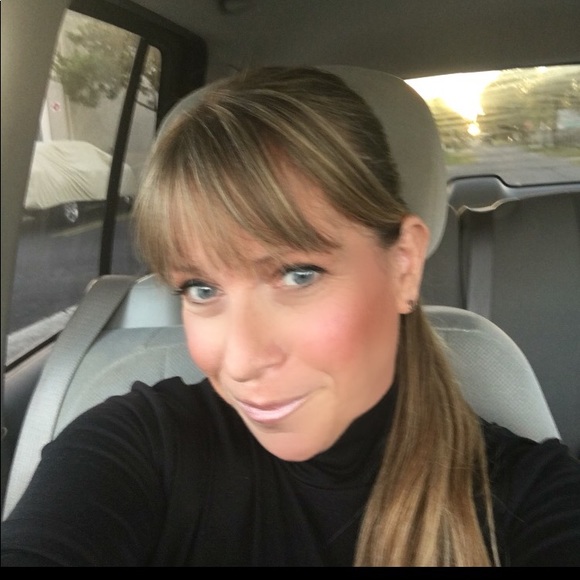 Meet your Posher, Laura - Picture 2 of 2